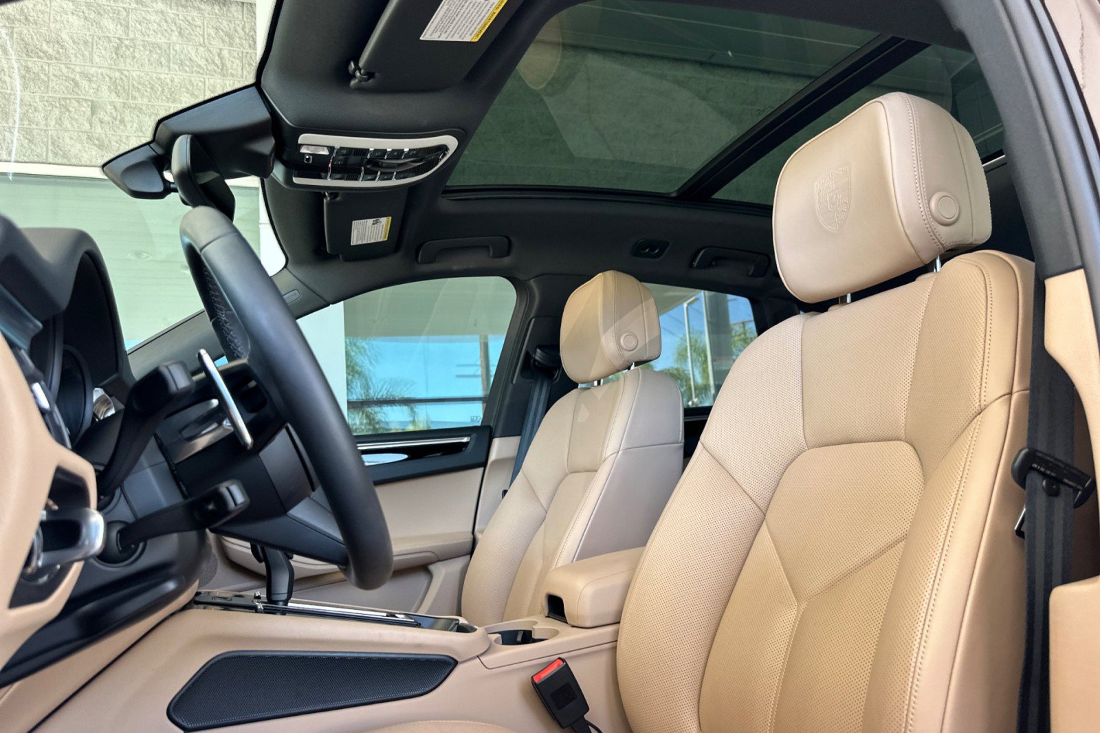 Certified 2023 Porsche Macan AWD image 5