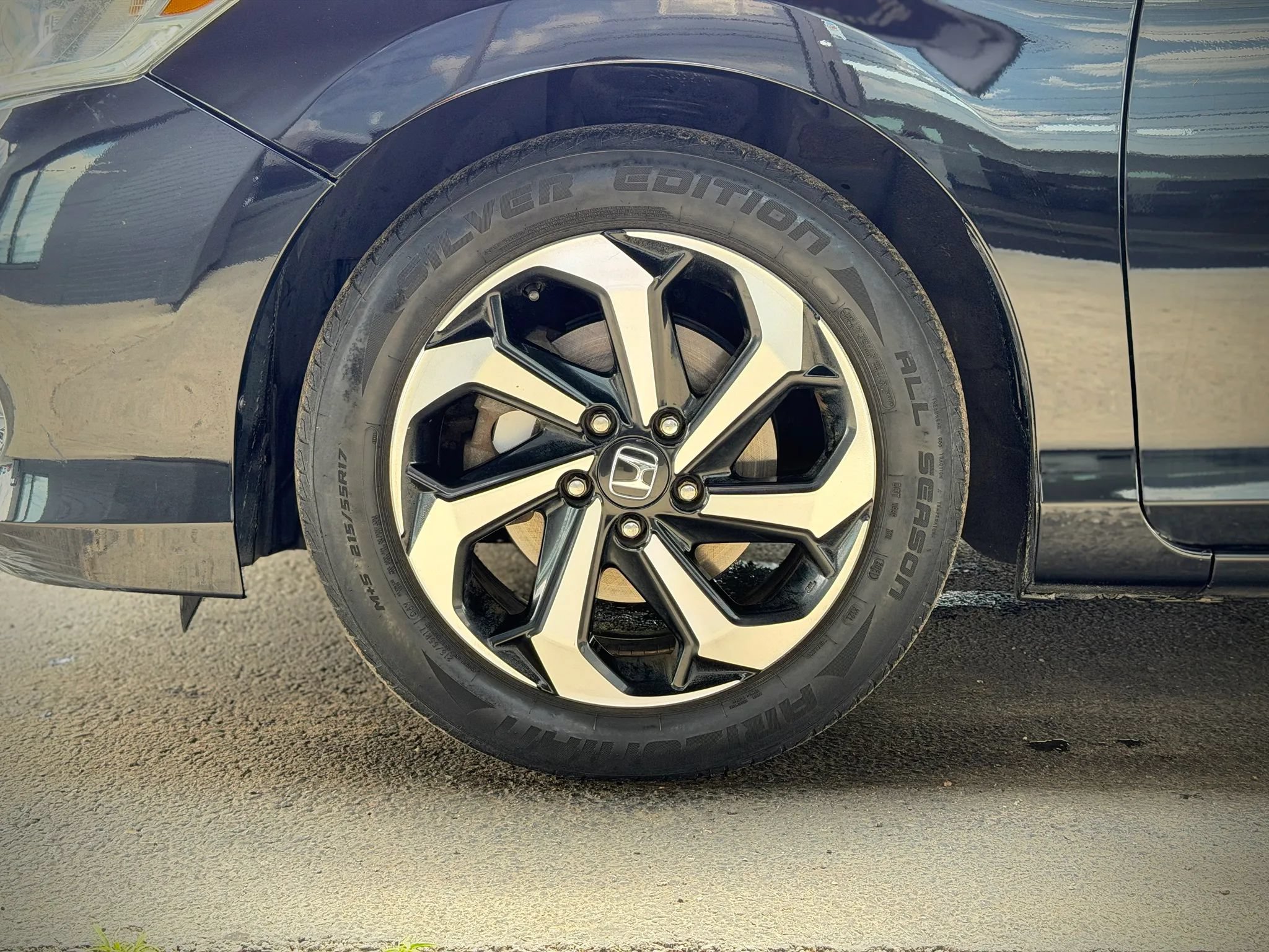 Used 2017 Honda Accord EX image 27