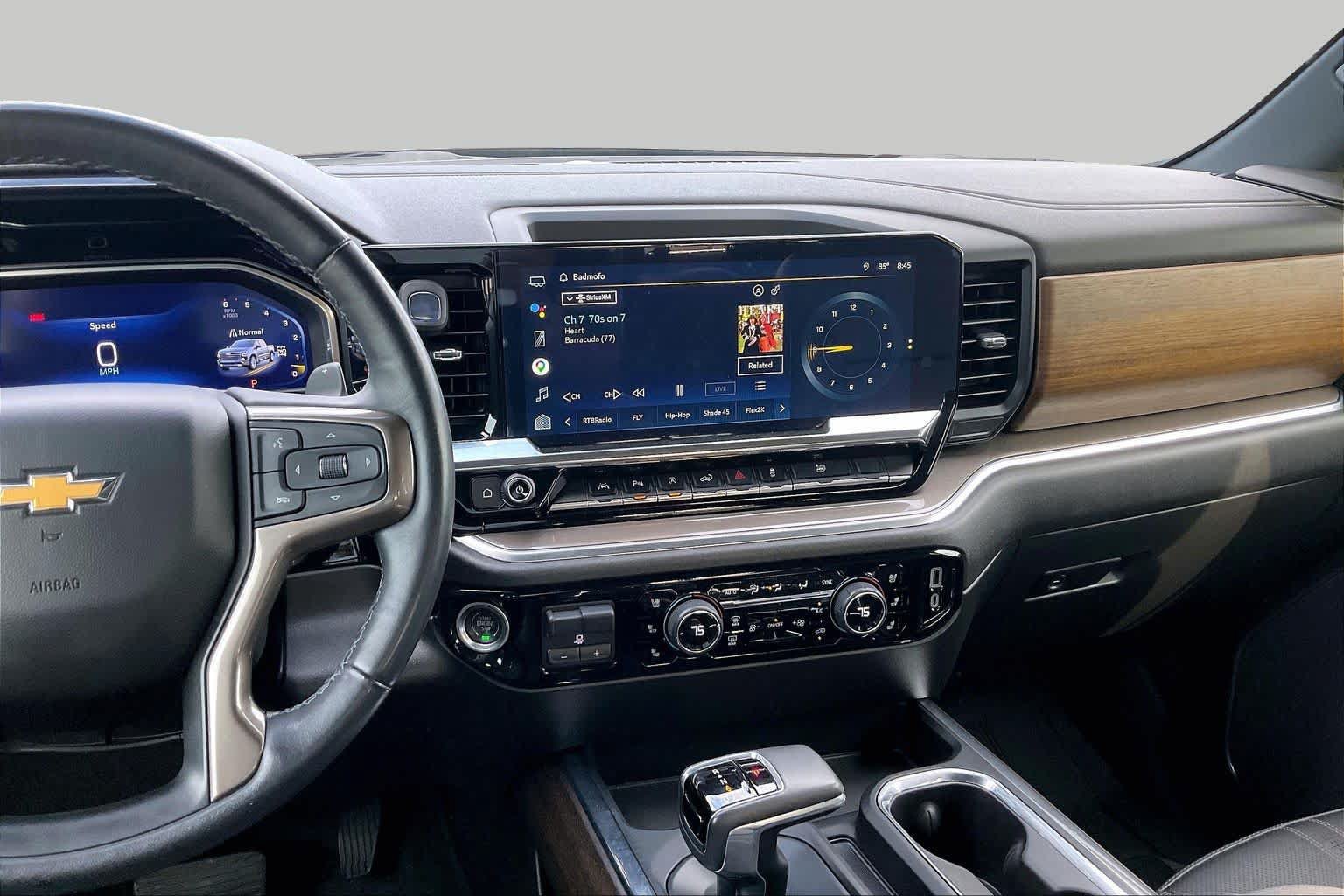 Used 2022 Chevrolet Silverado 1500 High Country w/ High Country Premium Package AWD/4WD image 7