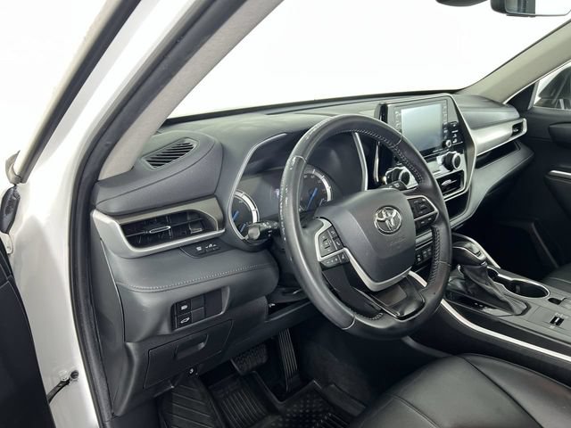 Used 2022 Toyota Highlander XLE AWD/4WD image 10