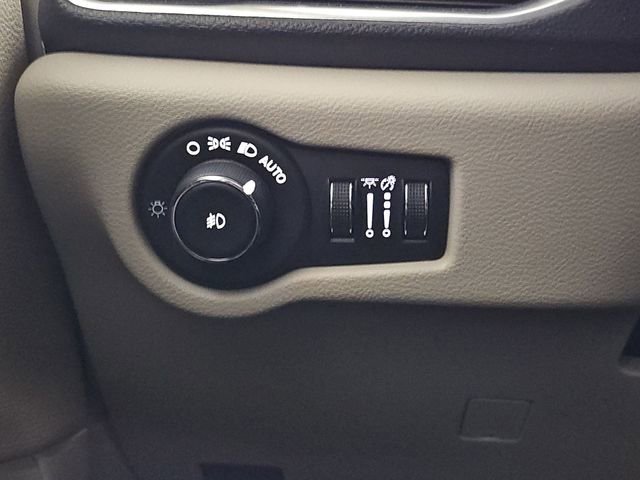 Used 2024 Chrysler Pacifica Limited image 19