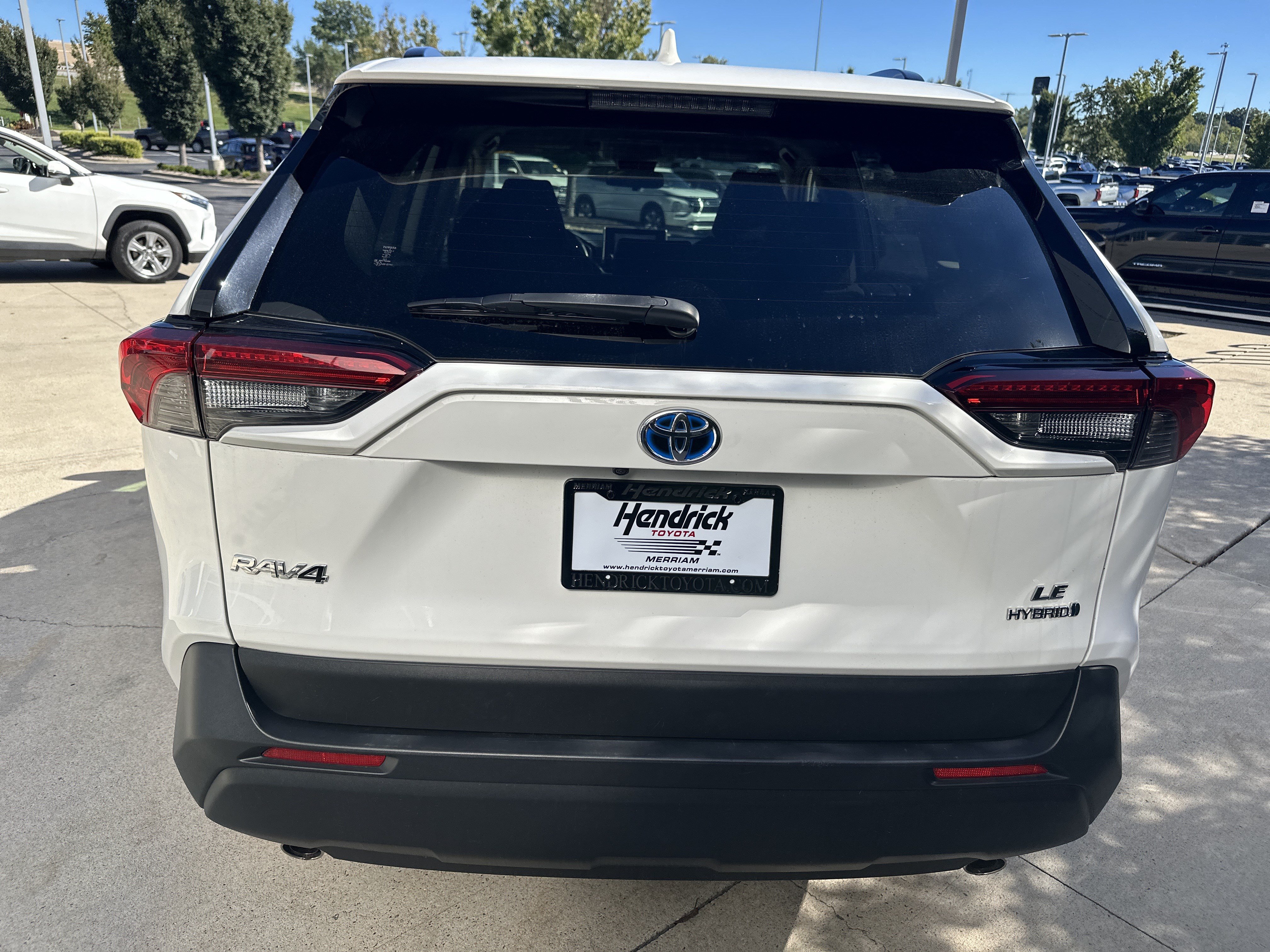 Used 2024 Toyota RAV4 LE AWD/4WD image 8