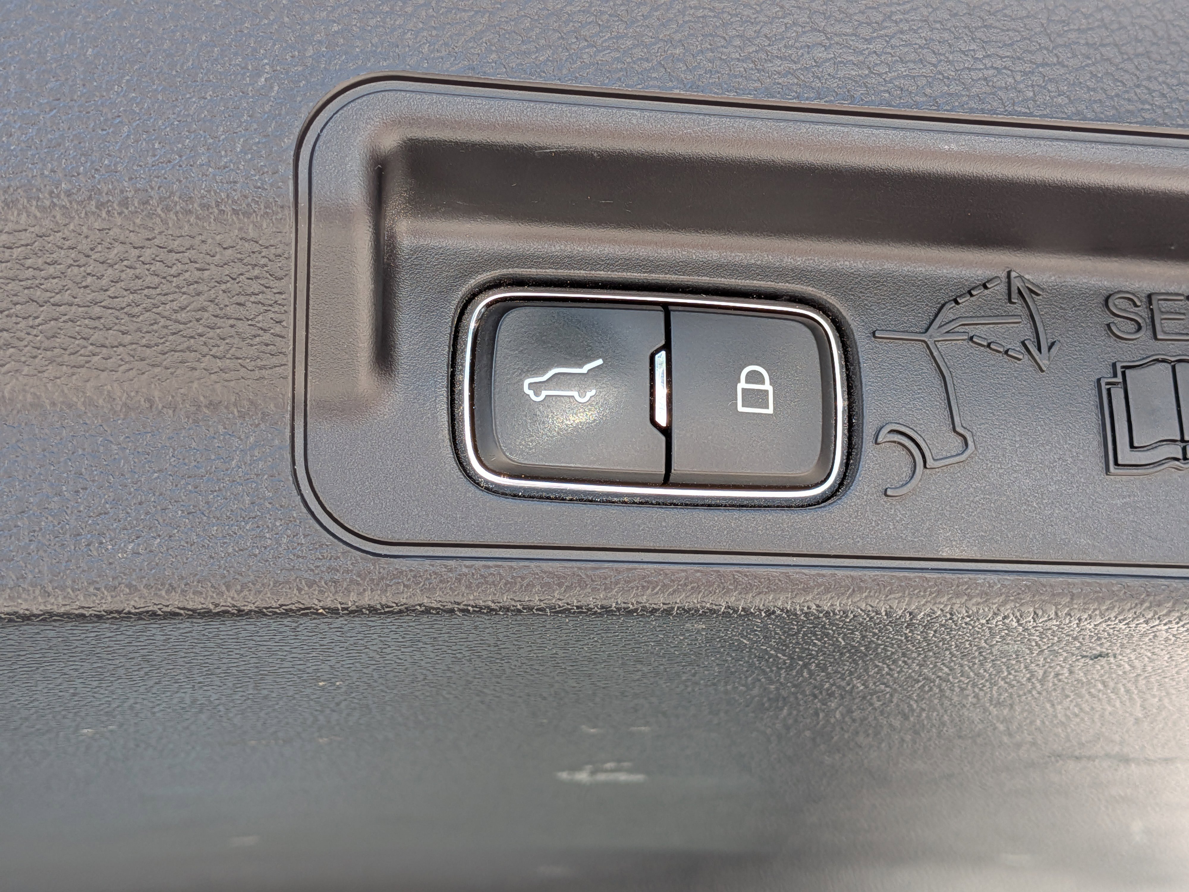 Used 2020 Ford Explorer Limited w/ Class III Trailer Tow Package image 14