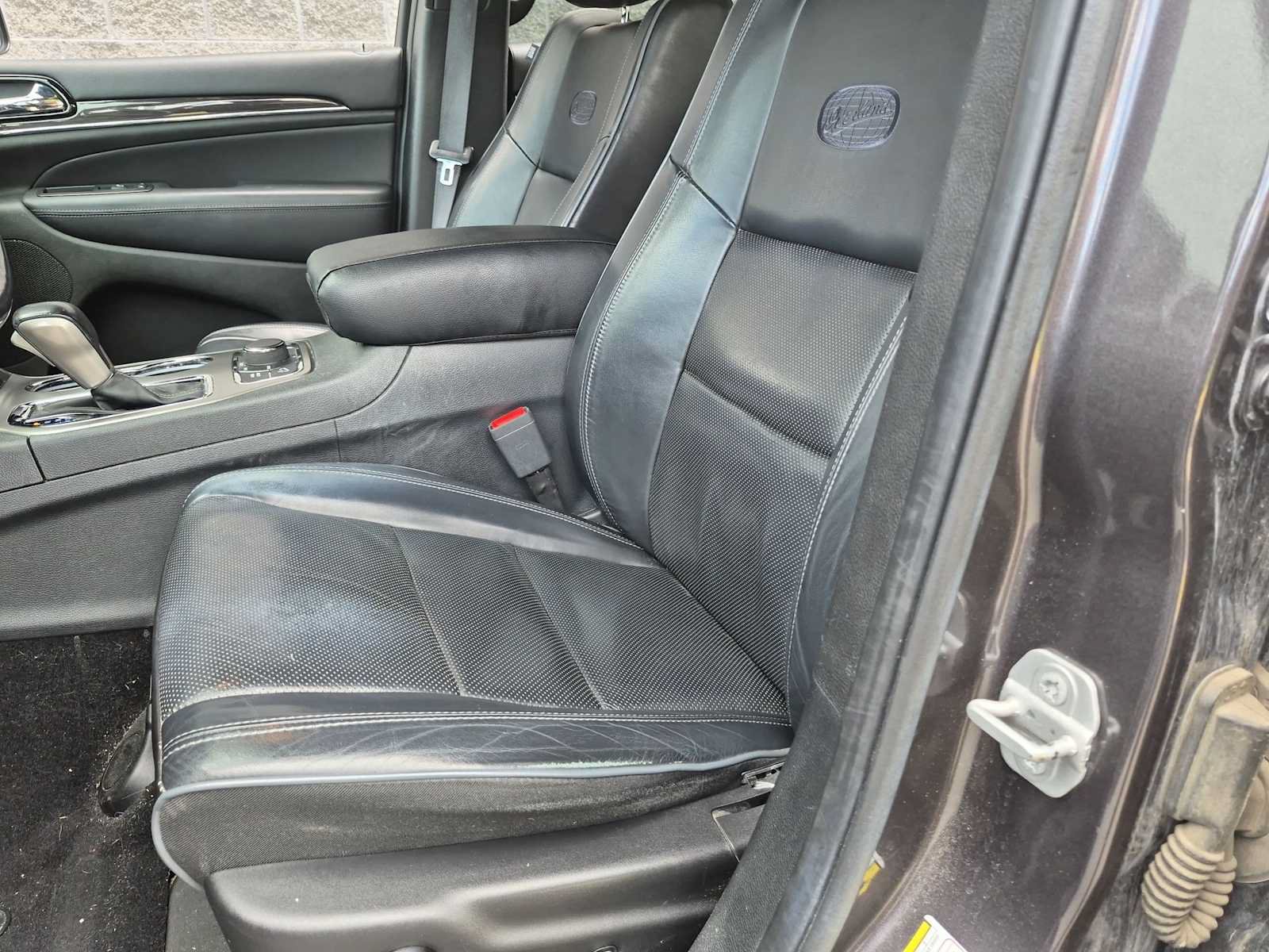 Used 2020 Jeep Grand Cherokee Overland AWD/4WD image 16