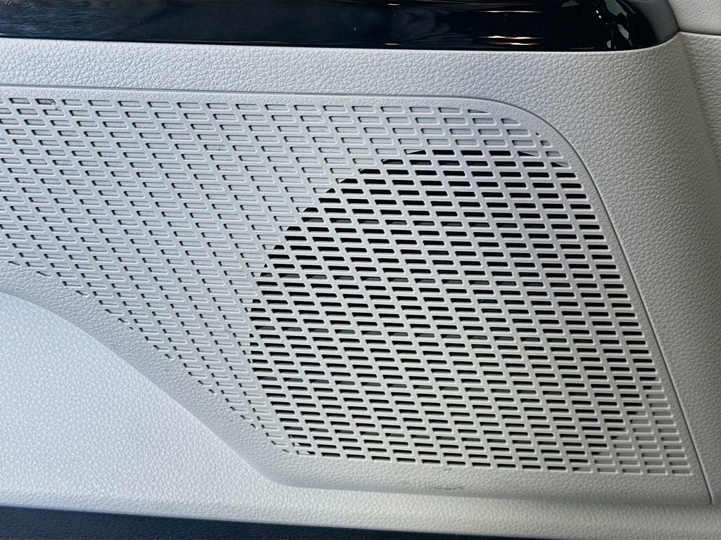 Used 2022 Kia Carnival EX image 19