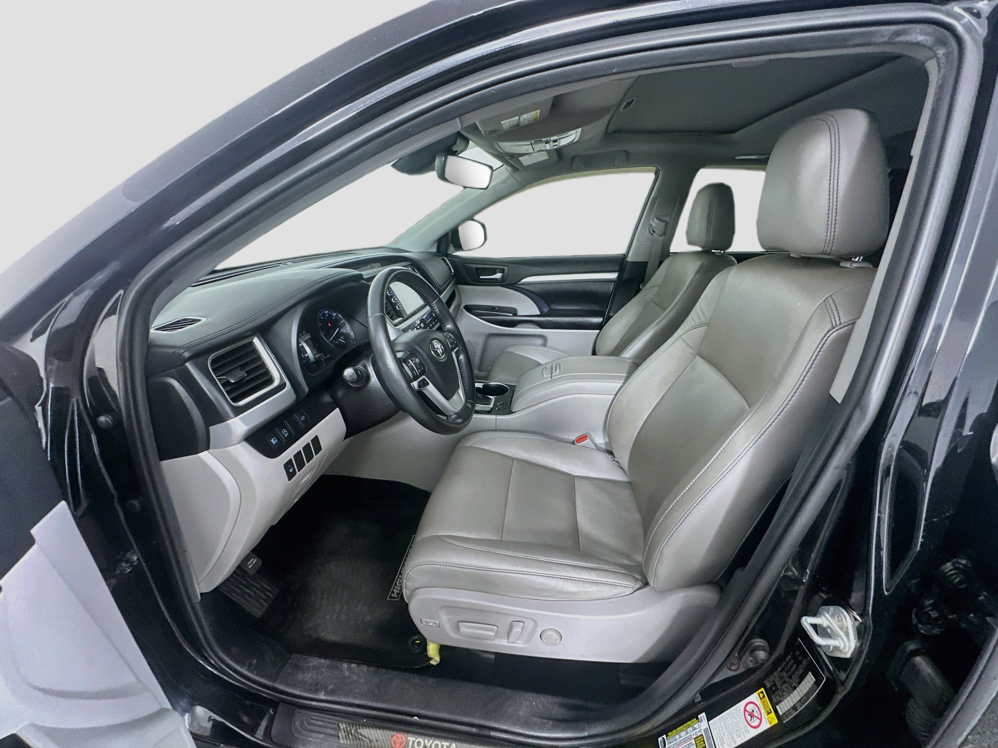 Used 2019 Toyota Highlander XLE FWD image 13