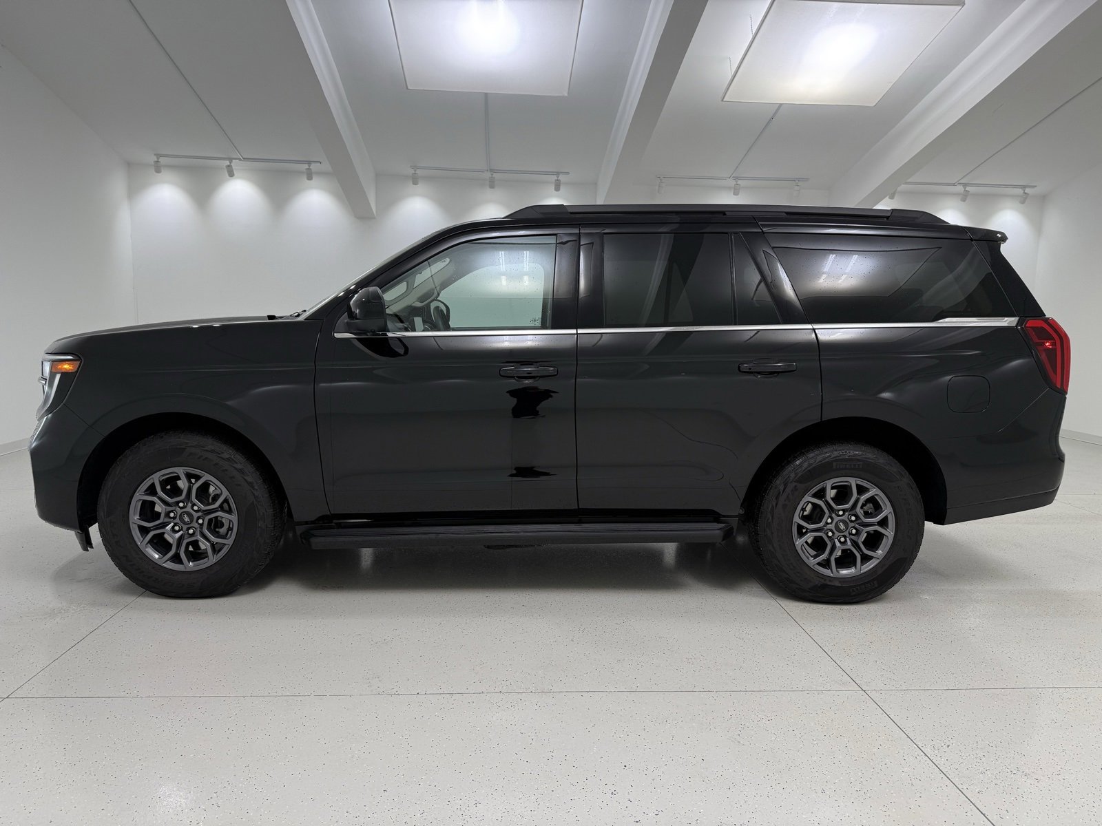 Used 2025 Ford Expedition Active image 5