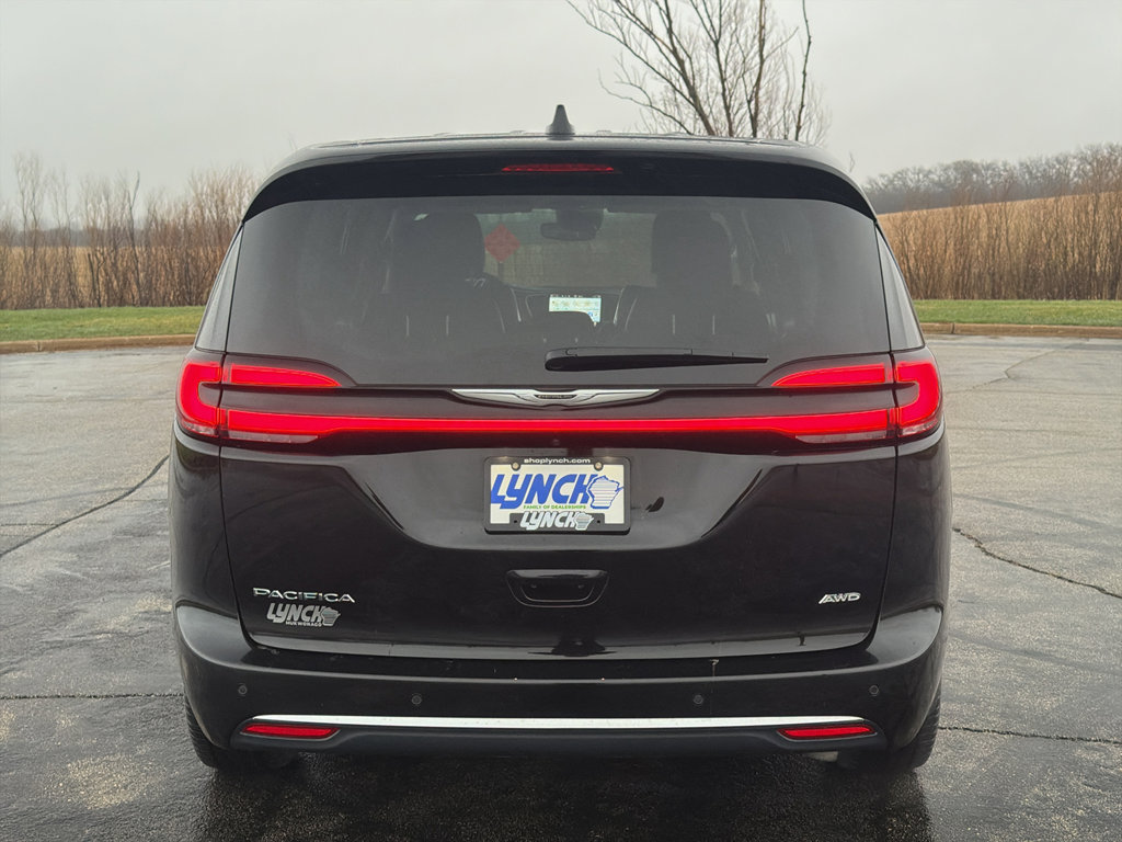 Used 2024 Chrysler Pacifica Touring-L image 3