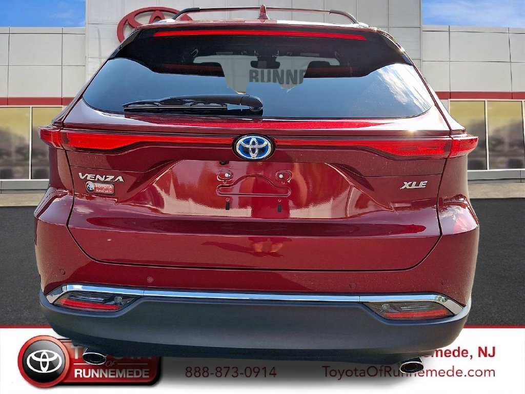 Certified 2024 Toyota Venza XLE AWD/4WD image 5