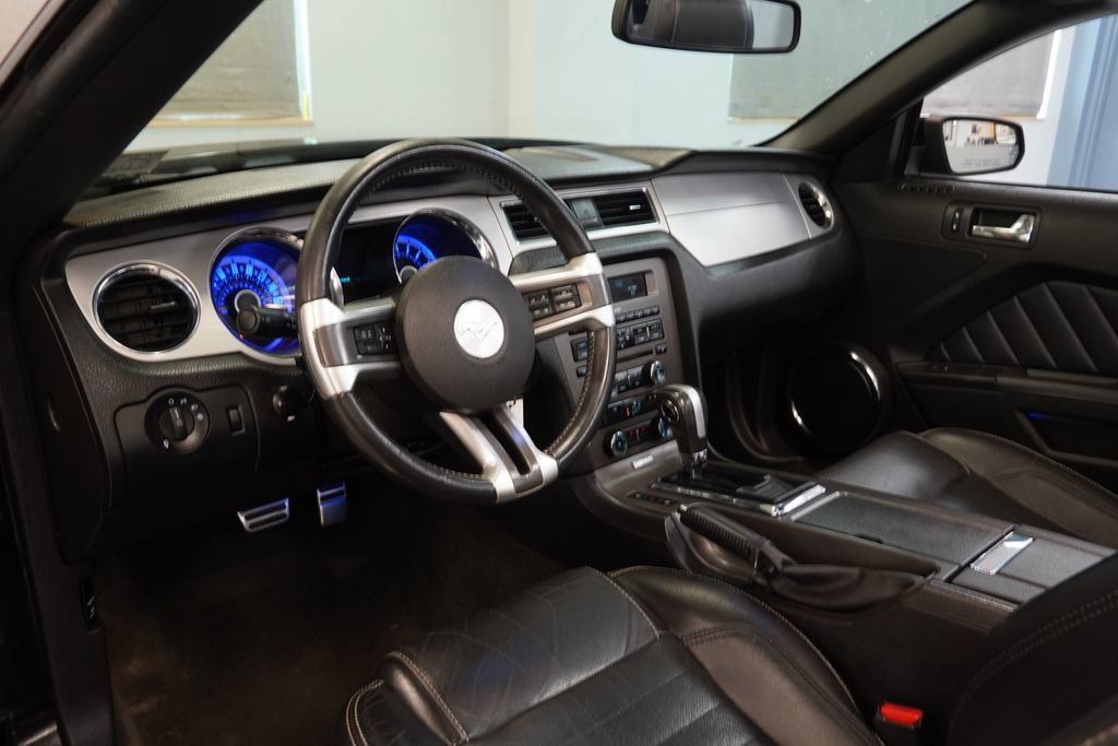 Used 2013 Ford Mustang GT Premium w/ Comfort Pkg RWD image 6