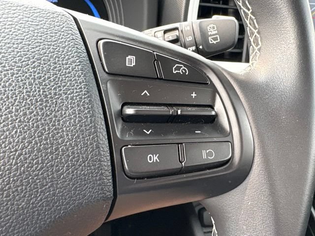 Used 2025 Hyundai Venue Limited FWD image 19