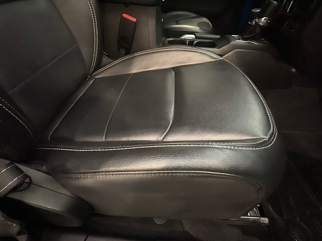 Used 2022 Jeep Wrangler Unlimited Sahara w/ Cold Weather Group image 16