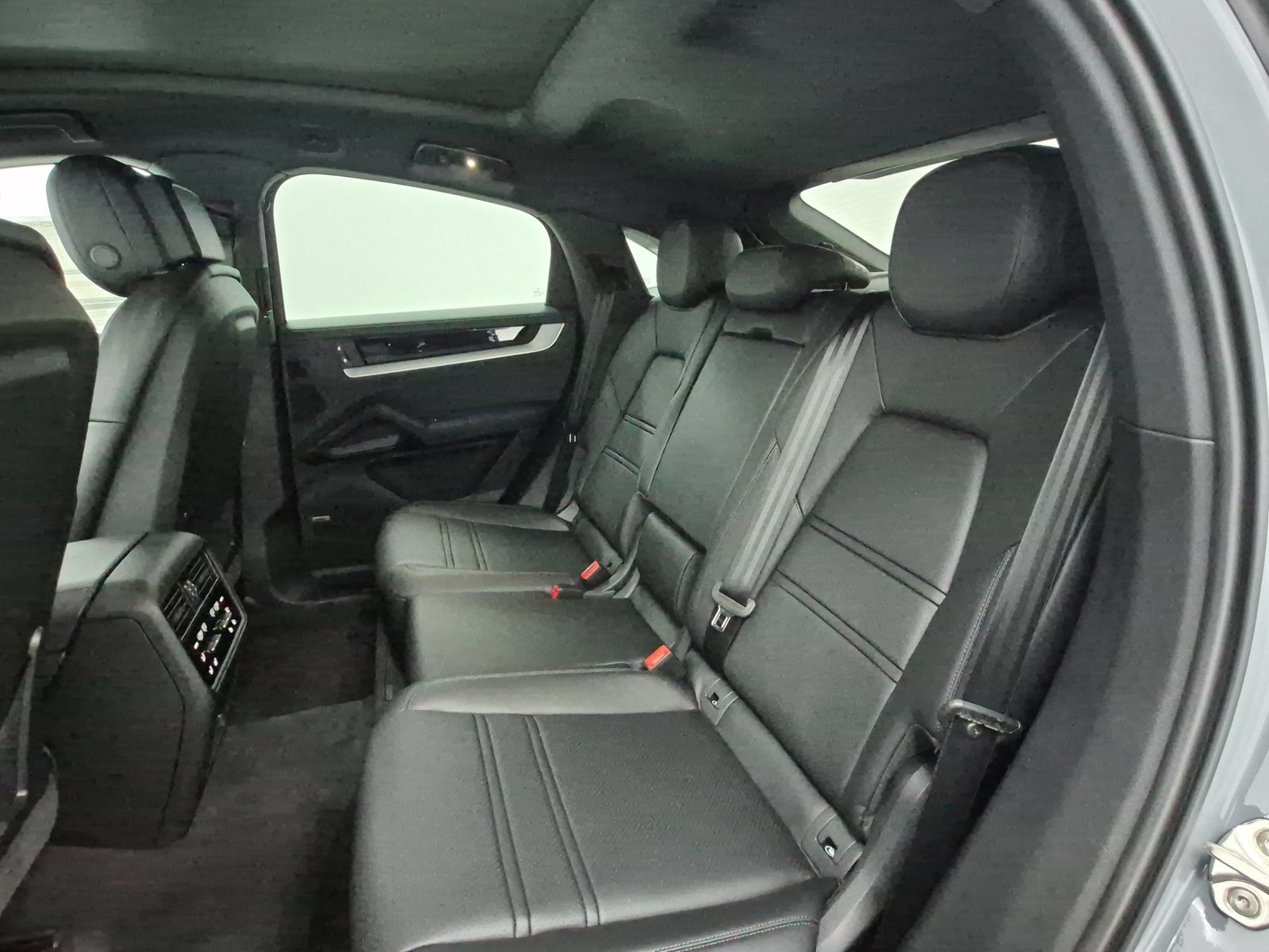New 2026 Porsche Cayenne Coupe AWD/4WD image 16