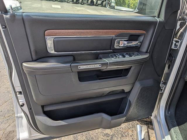 Used 2017 RAM 1500 Laramie AWD/4WD image 12