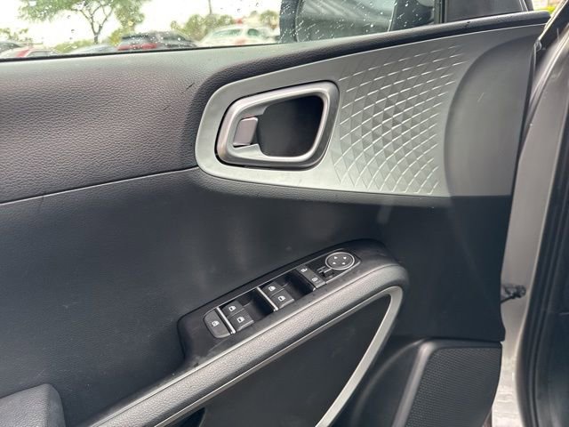 Used 2025 Kia Soul LX w/ LX Technology Package image 24