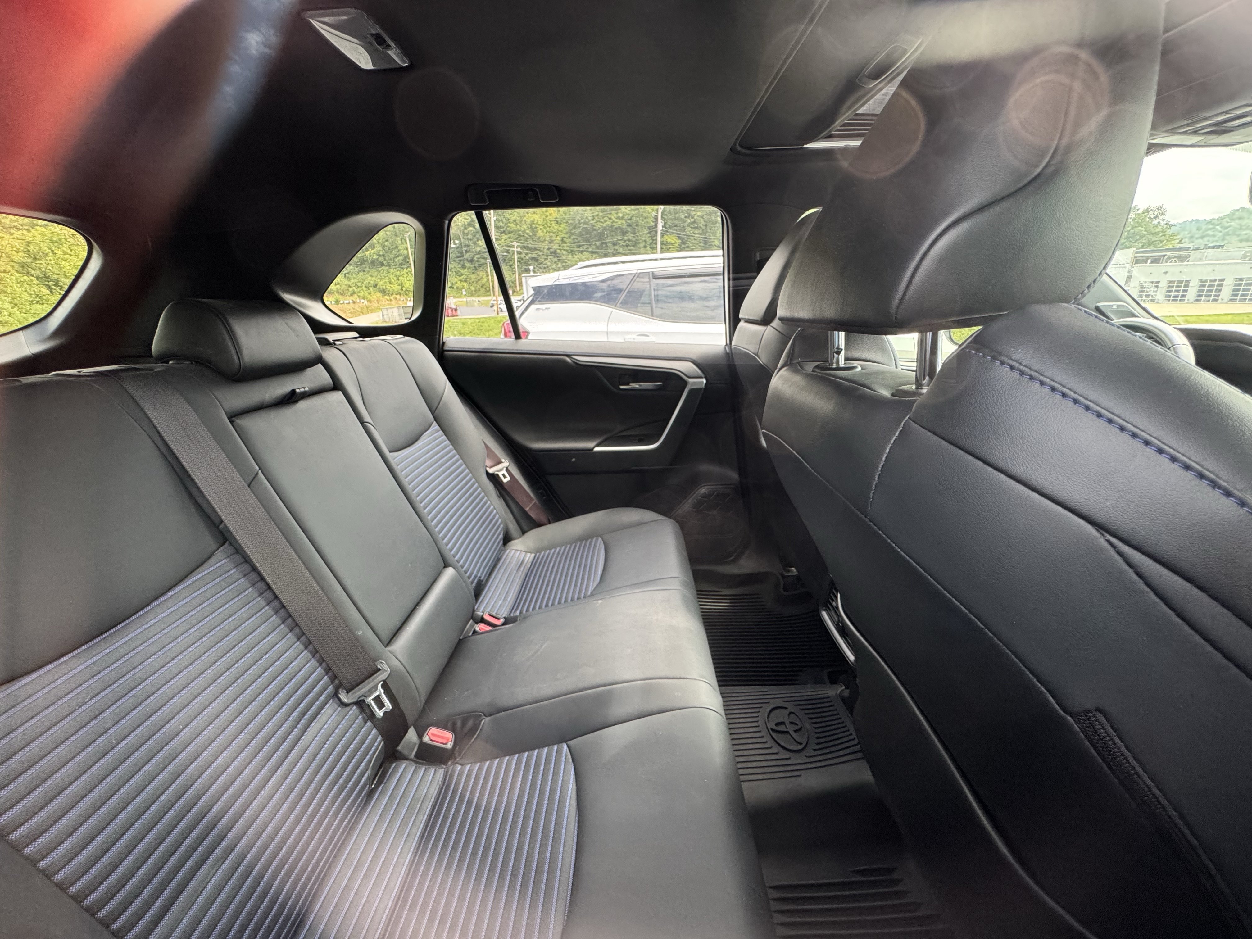 Used 2021 Toyota RAV4 XSE w/ XSE Grade Weather Package AWD/4WD image 10