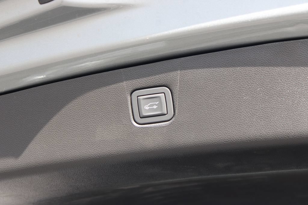 New 2026 Chevrolet Blazer LT w/ Convenience Package FWD image 16
