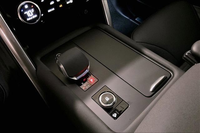 Certified 2025 Land Rover Discovery S image 19