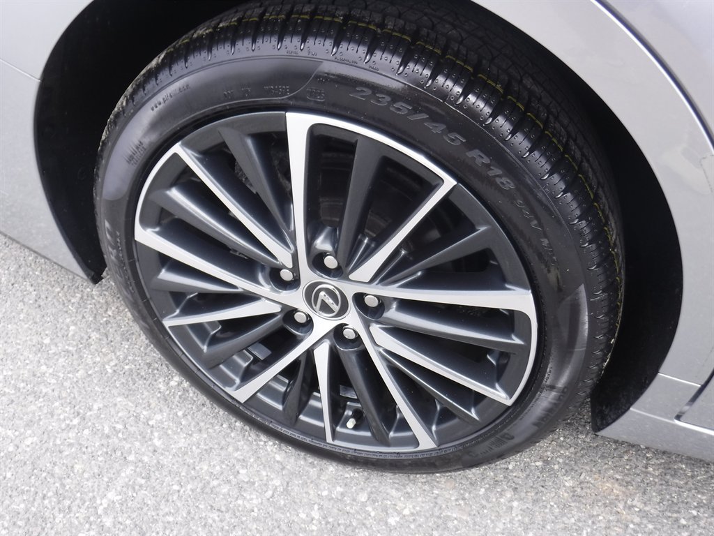 Used 2022 Lexus ES 350 w/ Premium Package FWD image 4