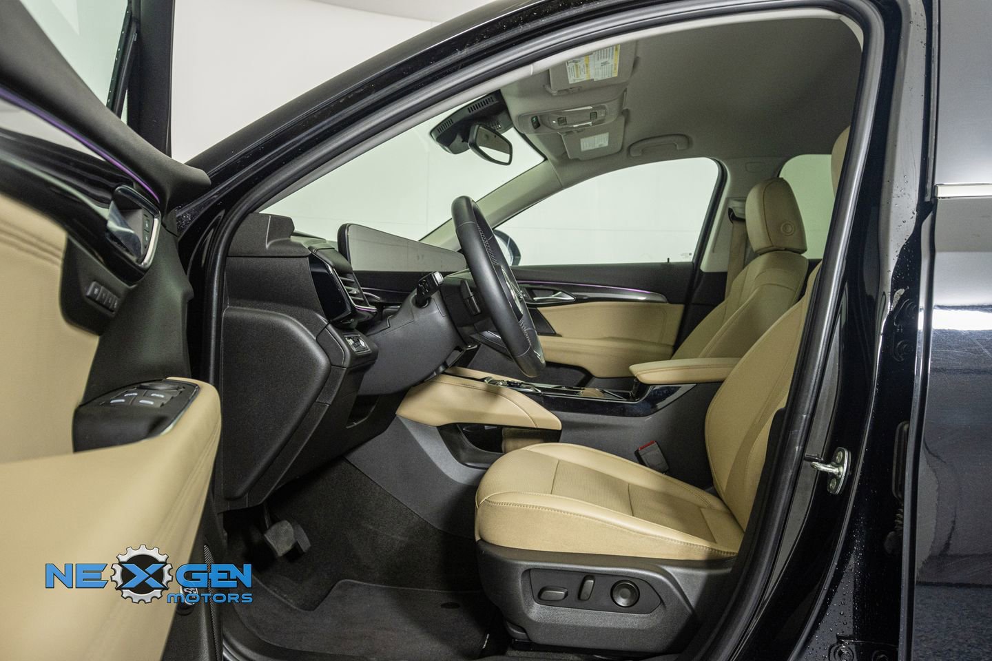Used 2025 Buick Envision Preferred AWD/4WD image 11
