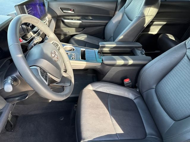 Used 2025 Toyota Sienna XLE Woodland Edition image 22