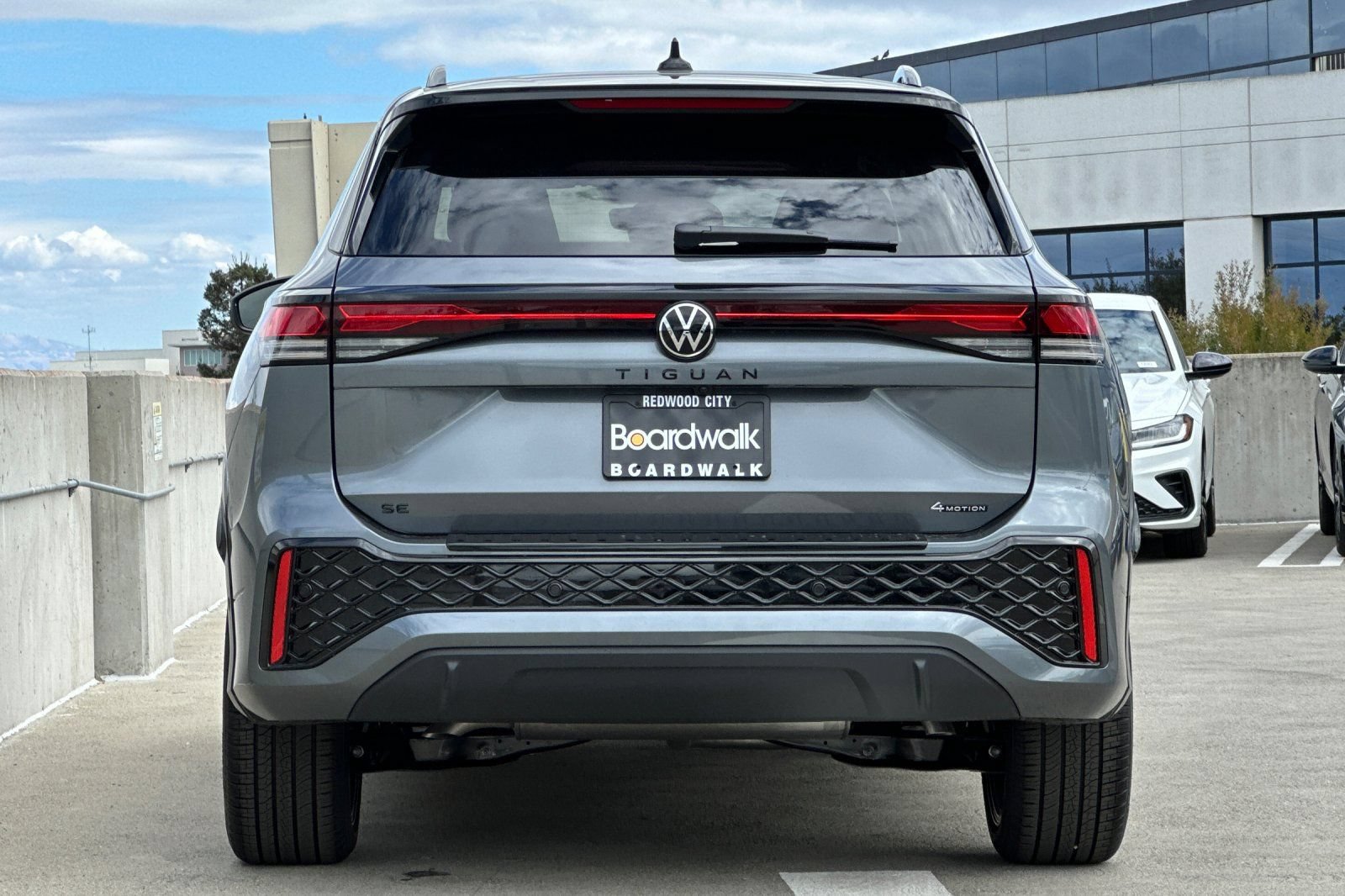 New 2026 Volkswagen Tiguan SE R-Line AWD/4WD image 5