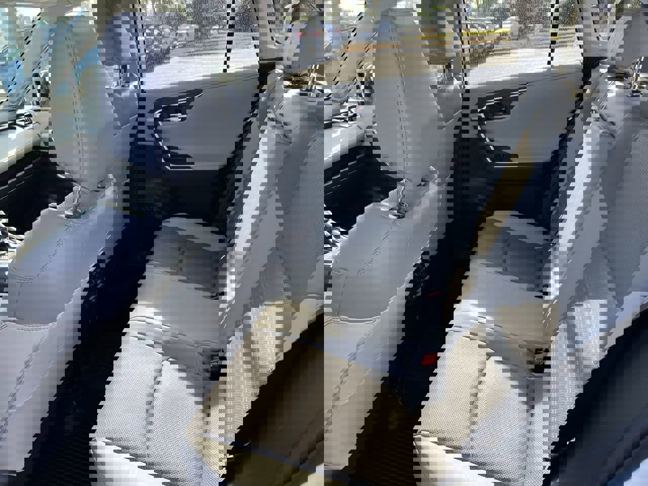 Used 2019 Toyota RAV4 Limited image 32