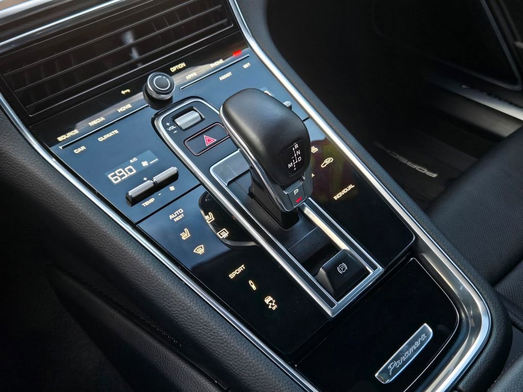Used 2022 Porsche Panamera 4 w/ Premium Package image 25
