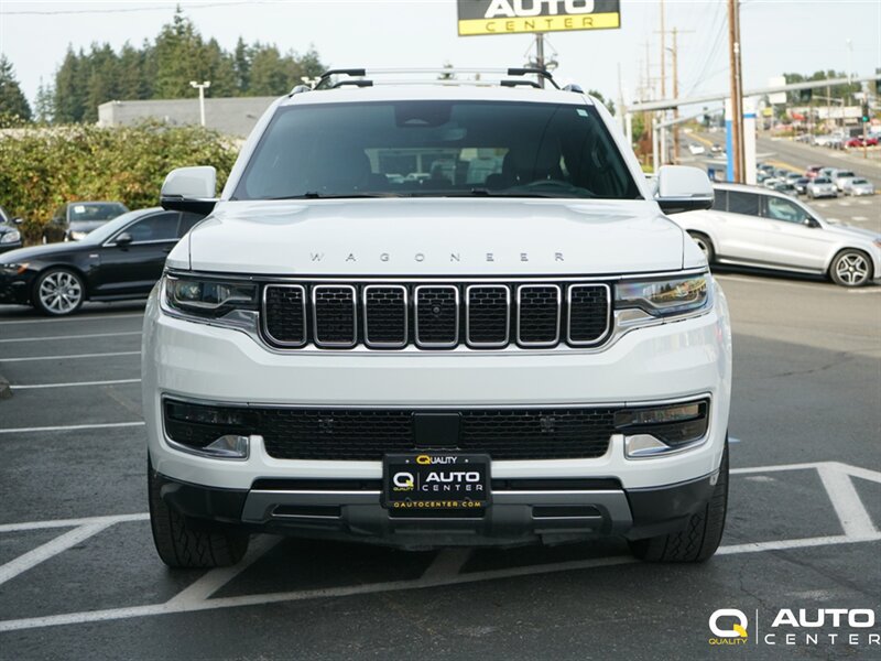 Used 2022 Jeep Wagoneer Series III w/ Convenience Group I AWD/4WD image 2