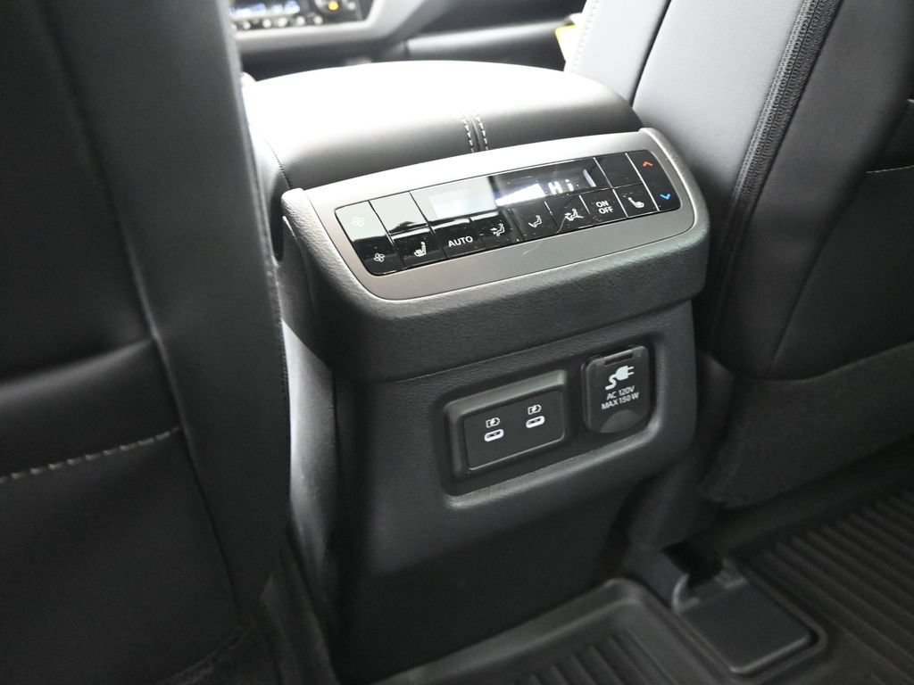 New 2026 Nissan Pathfinder Platinum FWD image 16