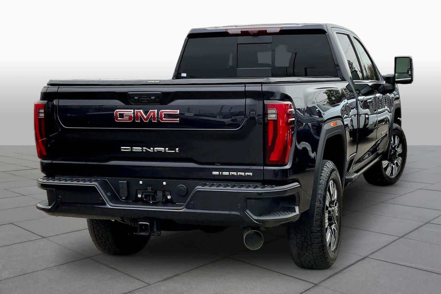 Used 2024 GMC Sierra 2500 Denali w/ Denali Reserve Package AWD/4WD image 12