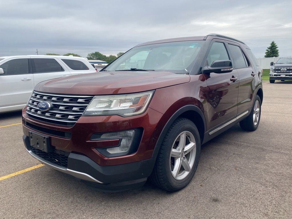 Used 2016 Ford Explorer XLT w/ Equipment Group 202A AWD/4WD image 16