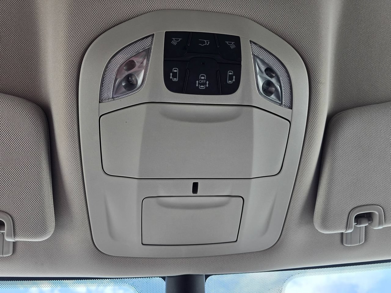 Used 2023 Chrysler Voyager LX FWD image 31