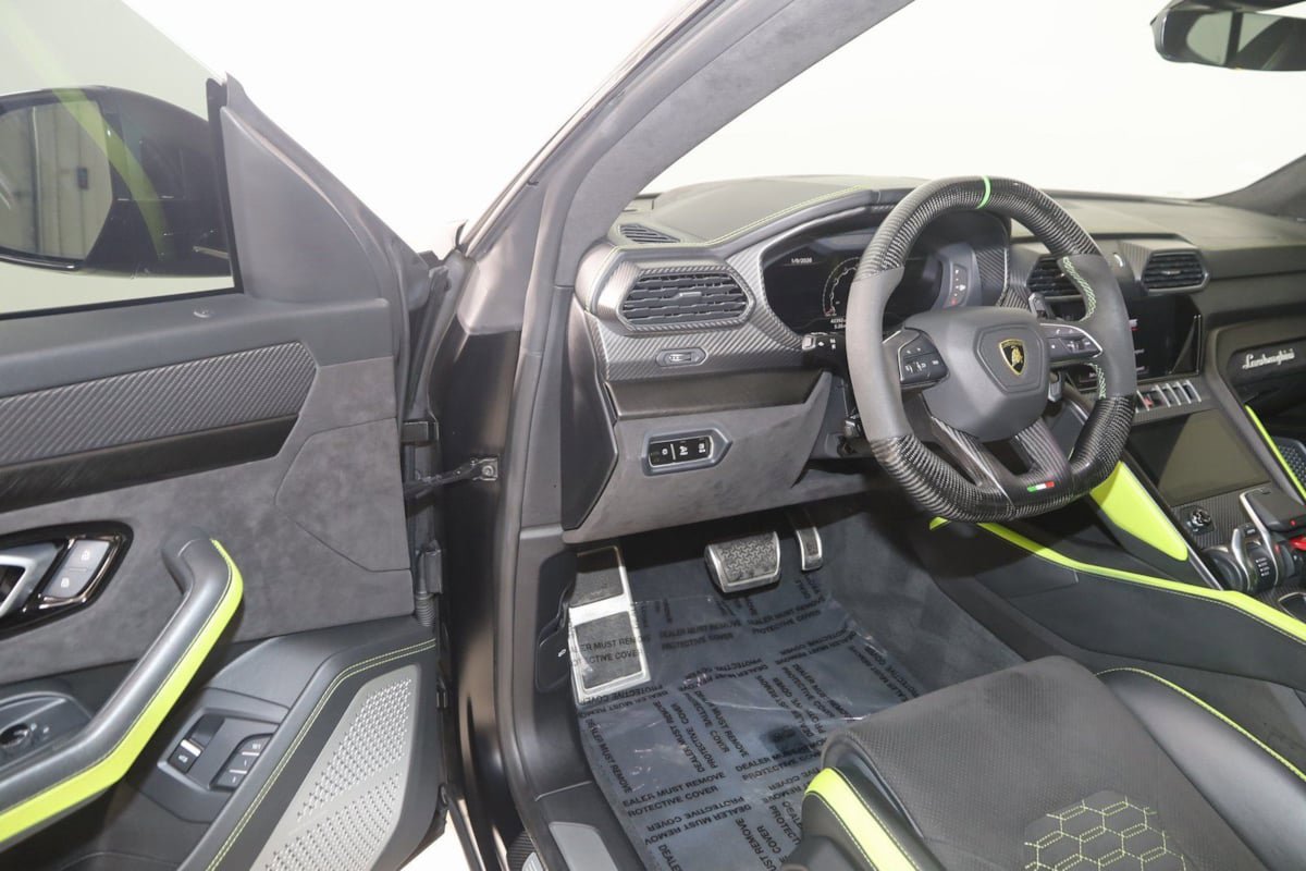 Used 2022 Lamborghini Urus AWD/4WD image 82