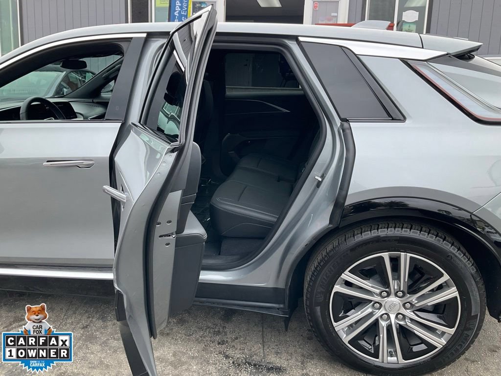 Used 2024 Cadillac Lyriq Luxury AWD/4WD image 7