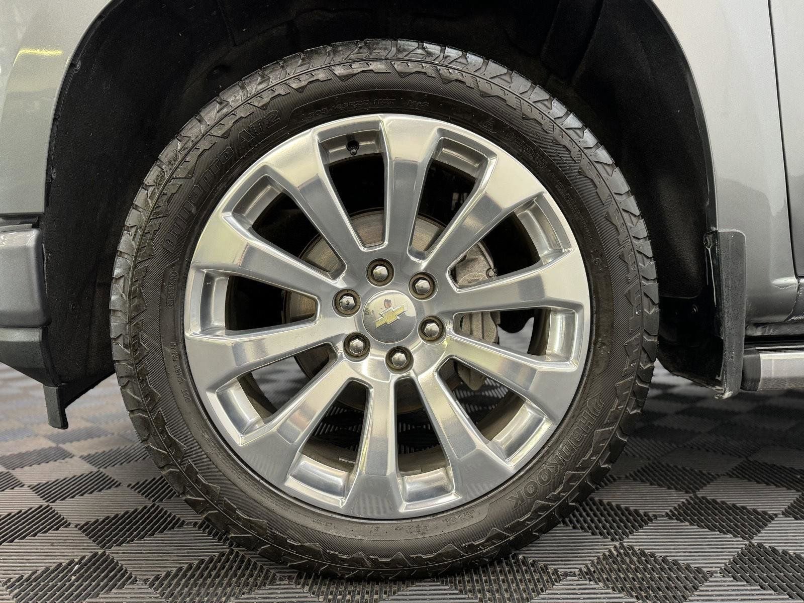 Used 2019 Chevrolet Silverado 1500 High Country w/ Technology Package image 9