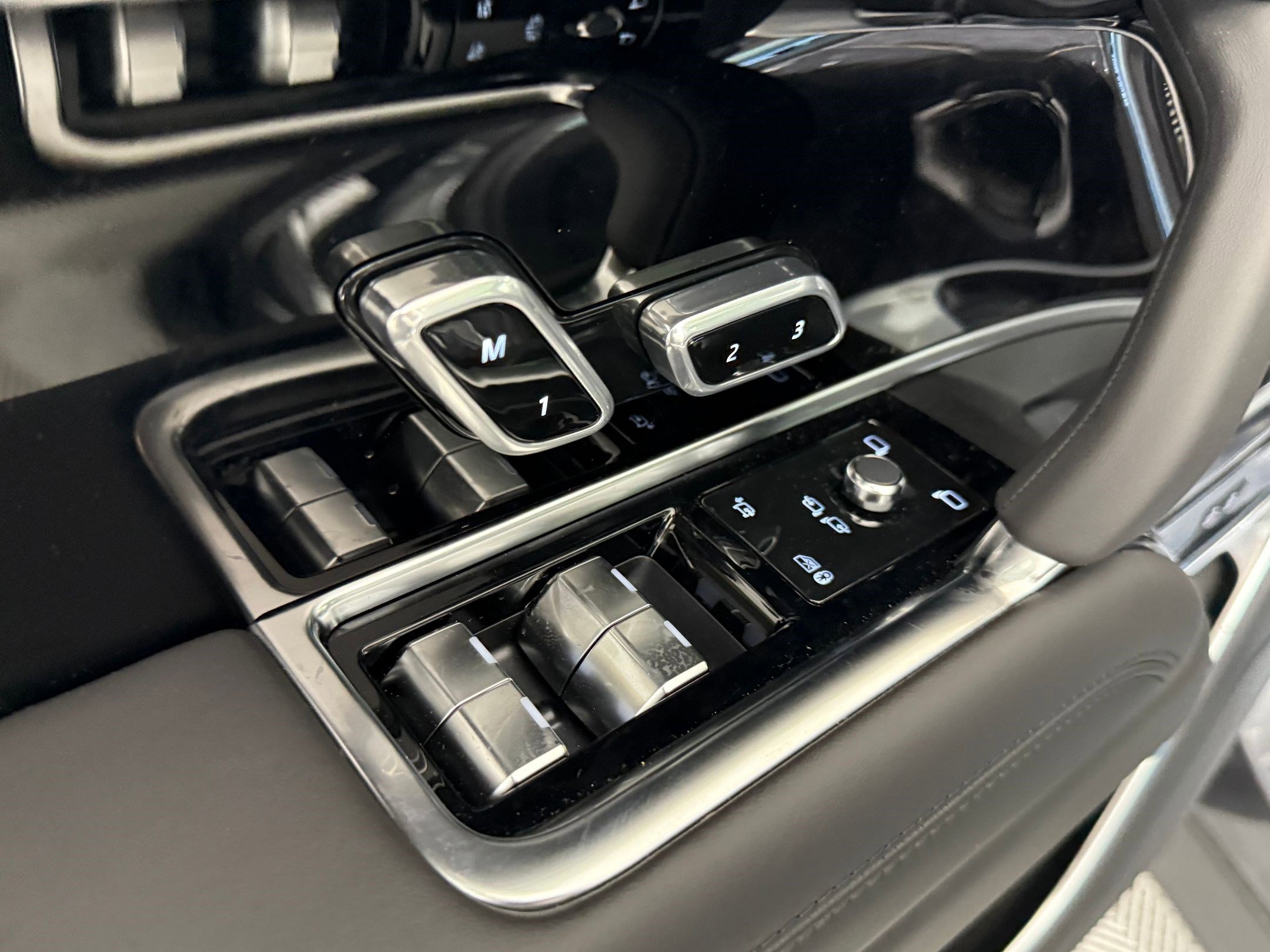 New 2026 Land Rover Range Rover Long Wheelbase SE image 13