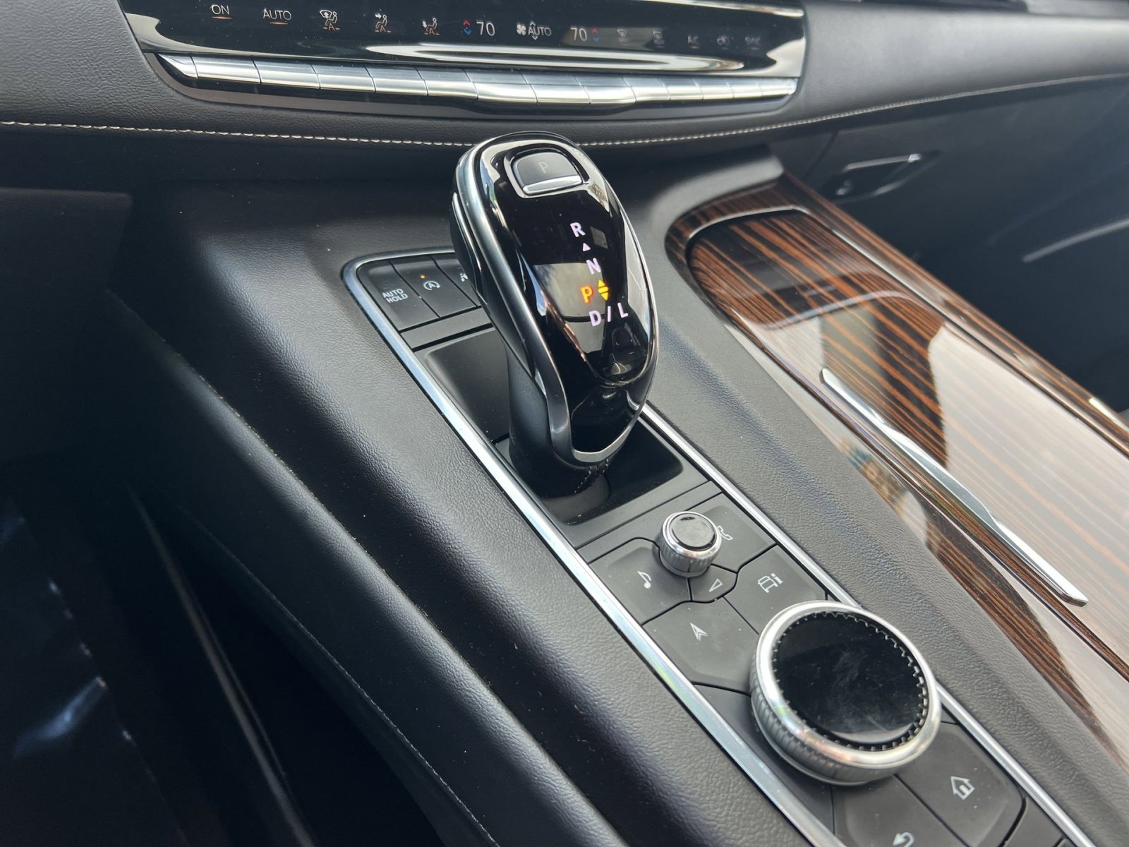 Used 2022 Cadillac Escalade Premium Luxury image 22