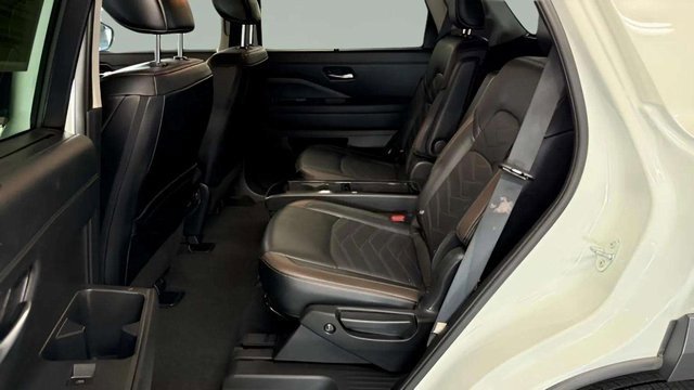 Used 2024 Nissan Pathfinder Platinum image 21