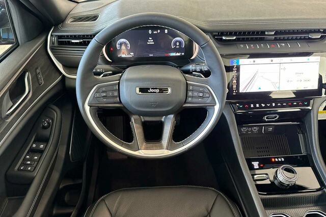 New 2026 Jeep Grand Cherokee Limited AWD/4WD image 11