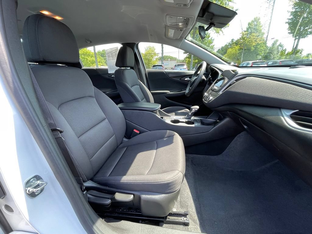 Used 2025 Chevrolet Malibu LT FWD image 33