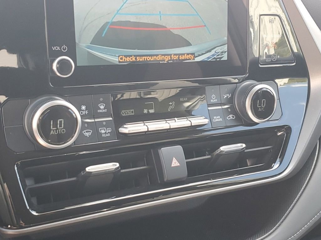 Used 2024 Toyota Highlander LE image 21