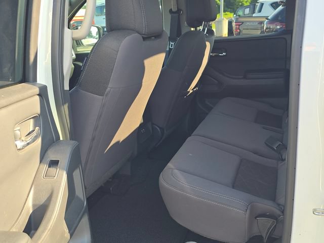 Used 2025 Nissan Frontier SV AWD/4WD image 10