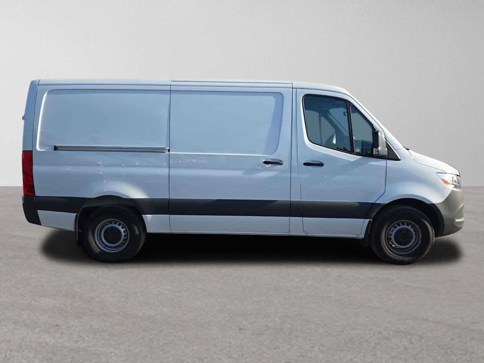 Used 2025 Mercedes-Benz Sprinter 2500 image 2