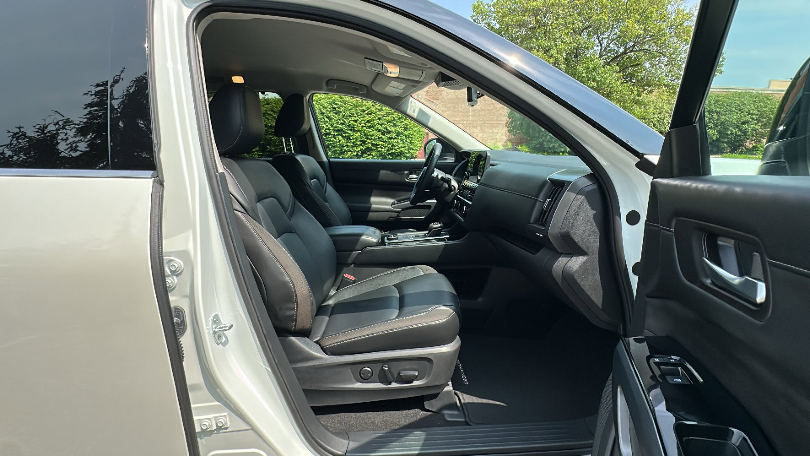 Certified 2024 Nissan Pathfinder SL w/ Cargo Package image 23