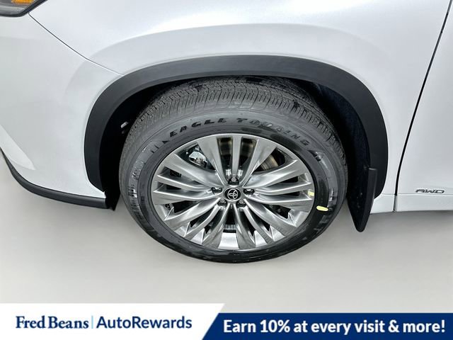 New 2026 Toyota Highlander Platinum image 8