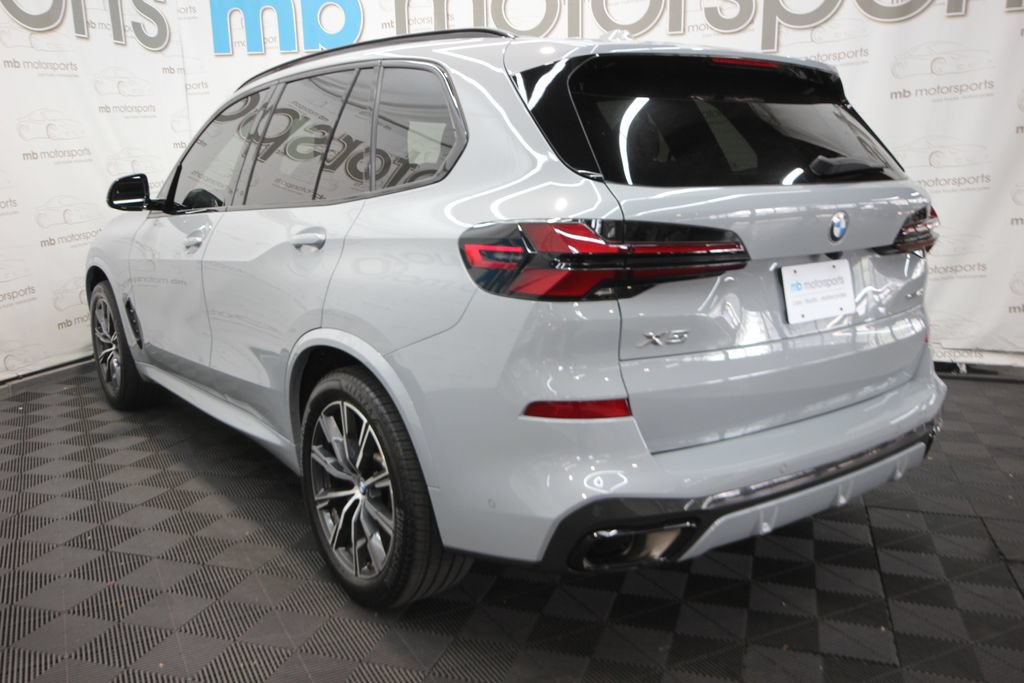 Used 2025 BMW X5 xDrive40i w/ M Sport Package AWD/4WD image 4
