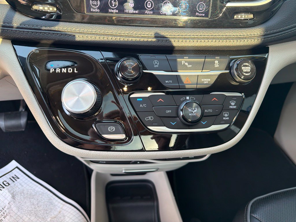 Used 2018 Chrysler Pacifica Limited FWD image 19