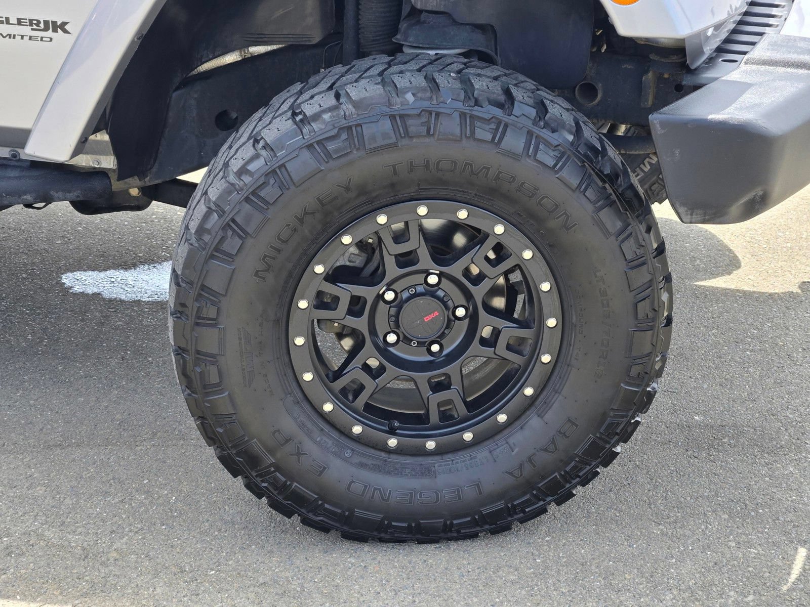 Used 2018 Jeep Wrangler Unlimited Sahara AWD/4WD image 9