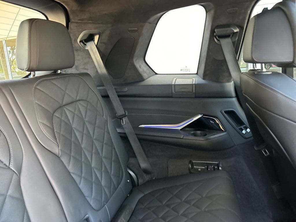 Used 2024 BMW X7 xDrive40i w/ M Sport Package image 37